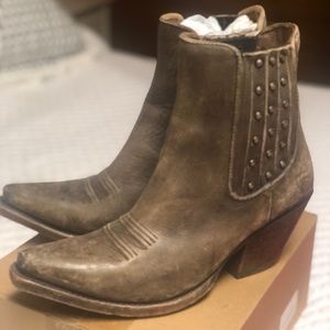 Ariat womens cowboy boots, size 9